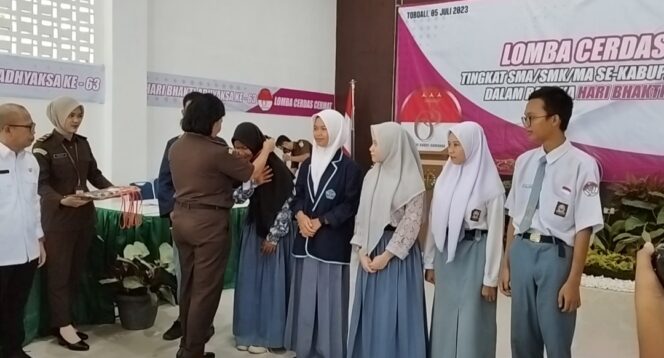 
 Tumbuhkan Semangat Belajar Siswa, Kejari Basel Gelar Lomba Cerdas Cermat Tingkat SMA