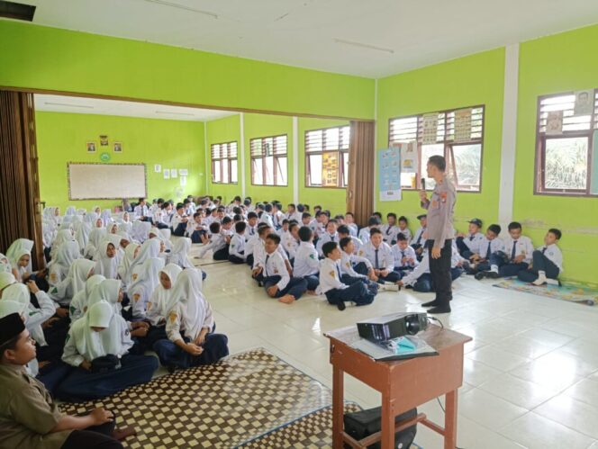 
 Cegah Kenakalan Remaja, Polsek Payung Sosialisasi Bahaya Narkoba kepada Pelajar