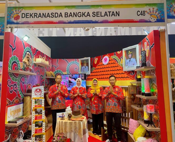 
 Dekranasda Kabupaten Bangka Selatan mengikuti pameran Kriyanusa di JCC Senayan Jakarta. (Foto: Diskominfo Basel)