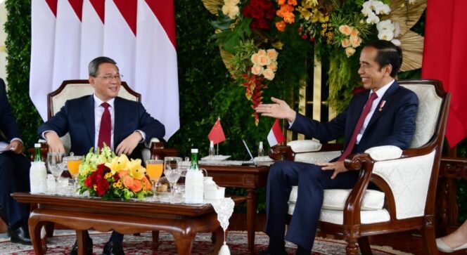 
 Presiden Joko Widodo dan Perdana Menteri (PM) Republik Rakyat Tiongkok (RRT) Li Qiang mengadakan pertemuan empat mata atau tête-à-tête di Gazebo Halaman Istana Kepresidenan Jakarta, pada Jumat, 8 September 2023. Foto: BPMI Setpres/Lukas.