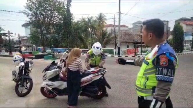 
 Patroli Hunting, Satlantas Polres Basel Tindak Pelanggar yang Tidak Menggunakan Helm