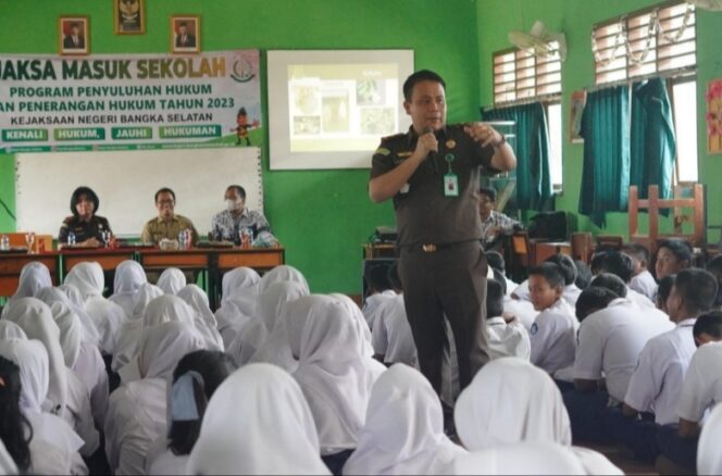 
 Cegah Bullying dan ABH, Siswa SMPN 3 Airgegas Dibekali Pengetahuan Hukum