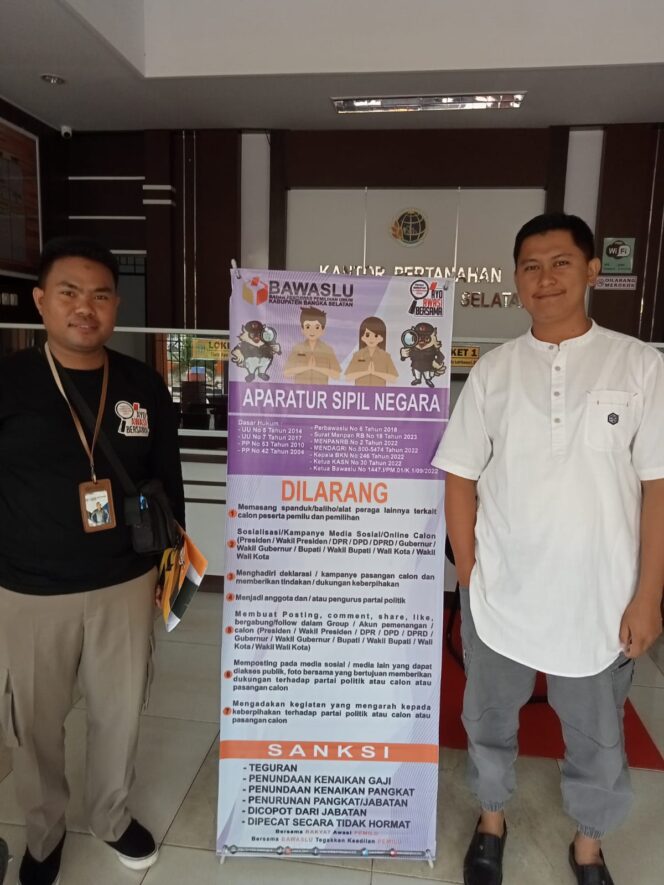 
 Bawaslu Bangka Selatan, melakukan kampanye edukasi Netralitas ASN dengan menyebarkan X-Banner ke setiap OPD. (Foto: istimewa)