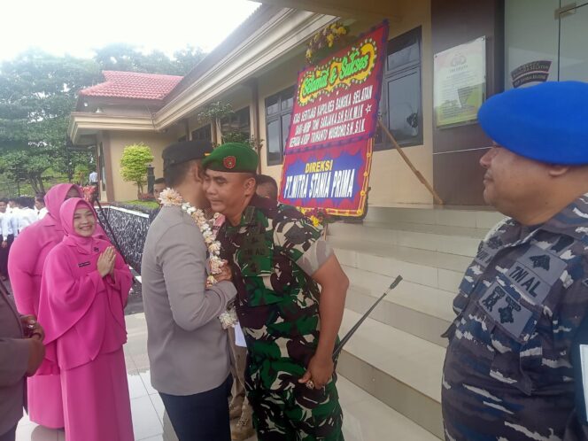 
 Dandim 0432/Bangka Selatan, Letkol Infantri Gani Rahman menghadiri penyambutan dan serah terima jabatan Kapolres Bangka Selatan. (Foto: istimewa)