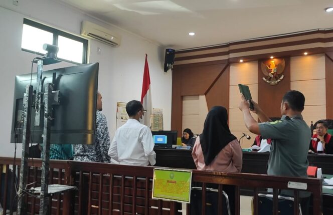 
 Saksi sidang kasus dugaan korupsi pembiayaan ubi kasesa BPRS Bangka Belitung diambil sumpah sebelum memberikan keterangan, Selasa 16 Januari 2024, di pengadilan negeri Pangkalpinang. (Foto: istimewa)