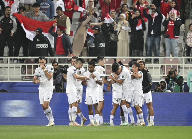 
 Para pemain timnas Indonesia merayakan gol yang dicetak oleh Asnawi Mangkualam melalui titik penalti pada lanjutan penyisihan grup D Piala Asia 2023. (Foto: dok.pssi)