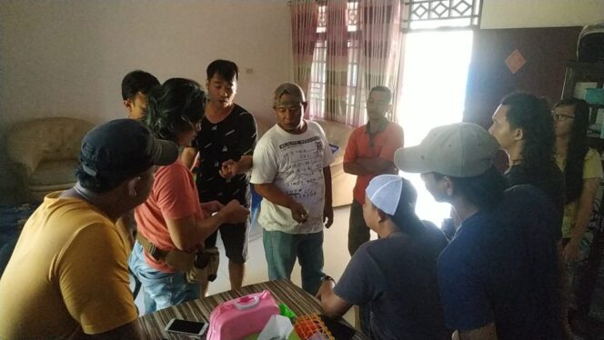 
 Tim Kelambit Satreskrim Polres Bangka mengamankan seorang pria berinisial LA alias AN (40 tahun) yang diduga menjadi bandar togel di Sungailiat. (Foto: istimewa/actadiurma.id)