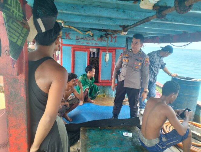 
 Satpolairud Polres Bangka Selatan melakukan patroli di perairan laut Bantil, Selasa 27 Februari 2024. (Foto: istimewa)