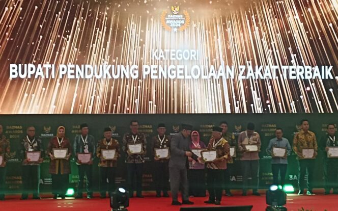 
 Dukung Pengelolaan Zakat Daerah, Pemkab Bangka Selatan Dianugerahi Penghargaan Baznas RI