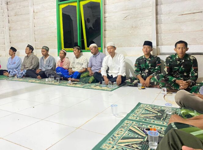 
 Personel TMMD ke 119 Kodim 0432 Bangka Selatan ikut tasyakuran bersama warga di Dusun Jelemu Desa Tepus Kecamatan Airgegas, Minggu 10 Maret 2024. (Foto: istimewa)