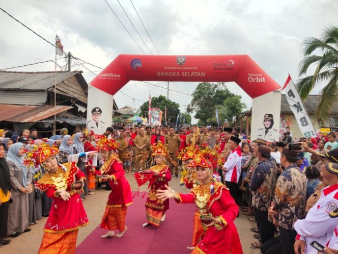 
 Disambut Antusias Masyarakat Nyelanding, Bupati Riza: Kami Datang Untuk Melayani