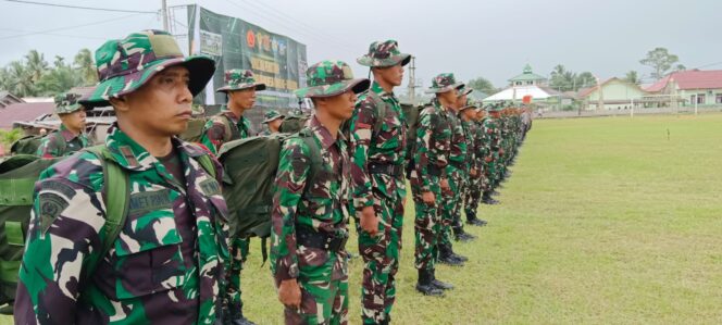 
 Upacara penutupan TMMD ke 119 Kodim 0432 Bangka Selatan di lapangan sepakbola Desa Tepus Kecamatan Airgegas berlangsung khidmat meski diguyur hujan deras, Rabu 20 Maret 2024. (Foto: istimewa)