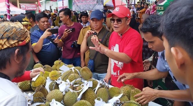 
 Pesta Makan Durian Desa Nangka, Bupati Riza: Kenalkan Buah Durian Lokal ke Masyarakat Luar Daerah