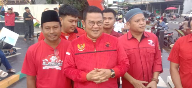 
 Cairkan Gaji dan TPP 13 Pegawai, Riza Imbau Belanja di Pasar dan Toko Terdekat