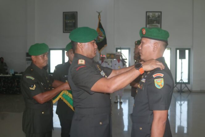 
 Danrem 045 Garuda Jaya, Brigjen TNI A Dedy Prasetyo memimpin Sertijab Dandim Bangka Selatan dan Belitung serta Kasiren, Senin 6 Mei 2024. (Foto: istimewa)