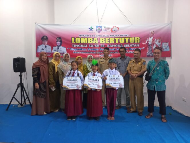 
 Tiga Peserta yang berhasil meraih juara pada lomba bertutur yang digelar oleh Dinas Perpustakaan dan Kearsipan Bangka Selatan bekerjasama dengan Gerakan Permasyarakatan Minat Baca (GPMB), Selasa 14 Mei 2024. (Foto: Istimewa)