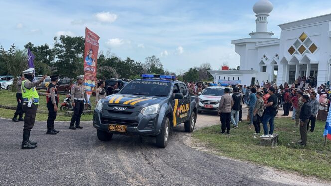 
 Polres Bangka Selatan melakukan pengamanan dan pengawalan keberangkatan jemaah calon haji Bangka Selatan menuju Asrama Haji Pangkalpinang, Kamis 16 Mei 2024. (Foto: istimewa)