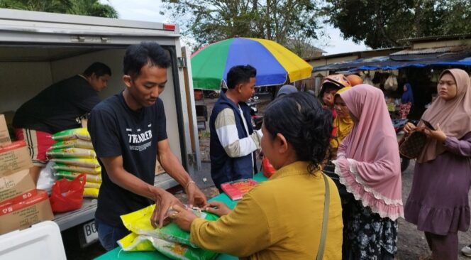 
 Pemkab Bangka Selatan Gelar Operasi Pasar