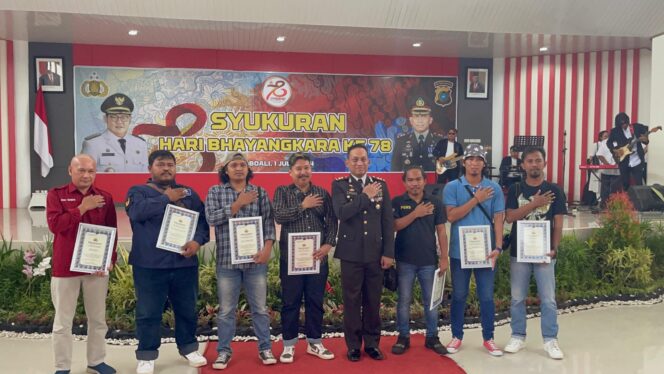 
 Syukuran HUT Bhayangkara ke 78 Polres Bangka Selatan Beri Penghargaan Kepada Insan Pers