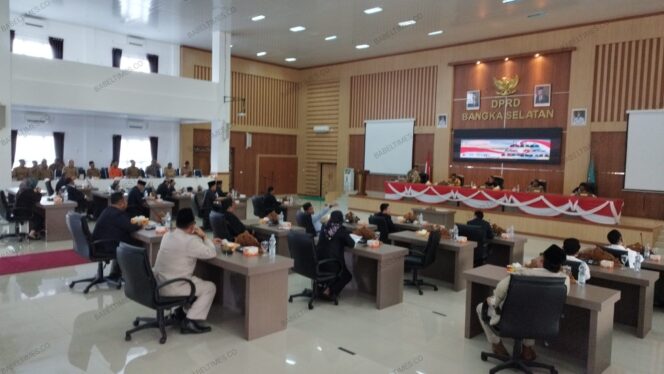 
 Rapat paripurna DPRD Bangka Selatan, Selasa 10 September 2024. (Foto: babeltimes.co)