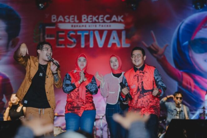 
 Malam Puncak Basel Bekecak Festival Berlangsung Meriah, Bupati Riza: Upaya Pemkab Bantu UMKM