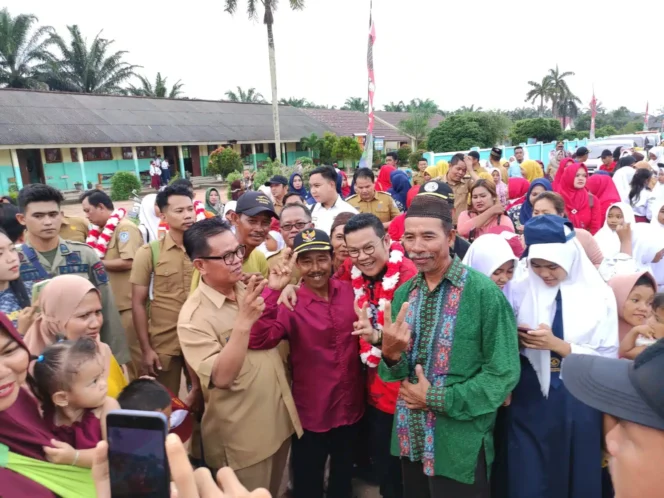 
 Pemkab Bangka Selatan Berikan Pelayanan Jemput Bola Kepada Masyarakat Rias Melalui Program Aik Bakung