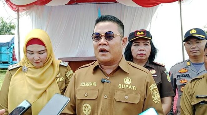 
 Bupati Riza Herdavid Apresiasi Kepala Desa di Bangka Selatan yang Ikut Sukseskan Pilkada 2024