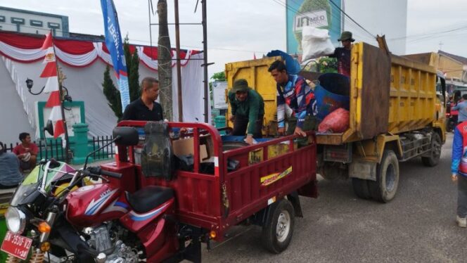 
 DLH Bangka Selatan Angkut 5 Ton Sampah dari Kegiatan PBB Semarak HUT Ke-79 RI