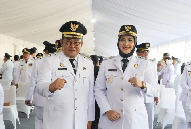 
 Bupati Bangka Selatan Riza Herdavid dan Wakil Bupati Debby Vita Dewi. (Foto: Ho-Diskominfo)