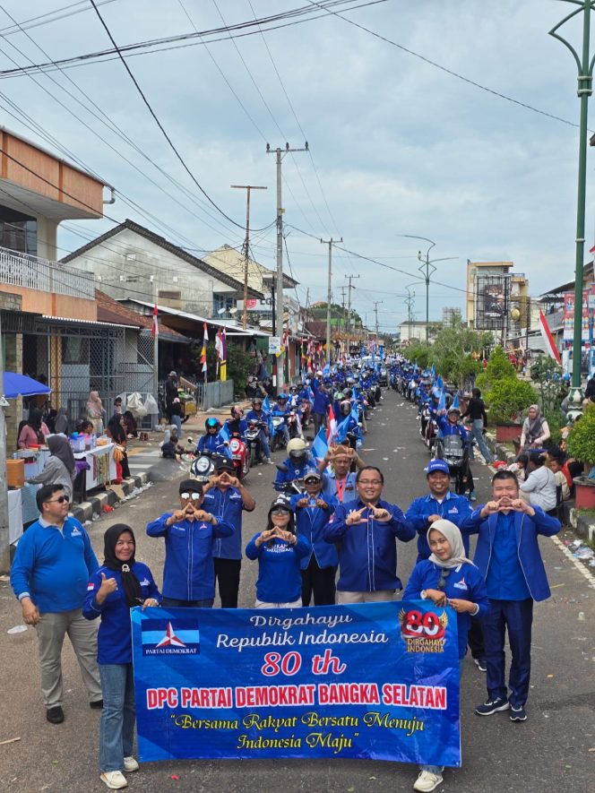 
 DPC Partai Demokrat Bangka Selatan ikut pawai karnaval meriahkan HUT Ke-80 Republik Indonesia, Rabu 20 Agustus 2025. (Foto: Babeltimes.co/Arul)