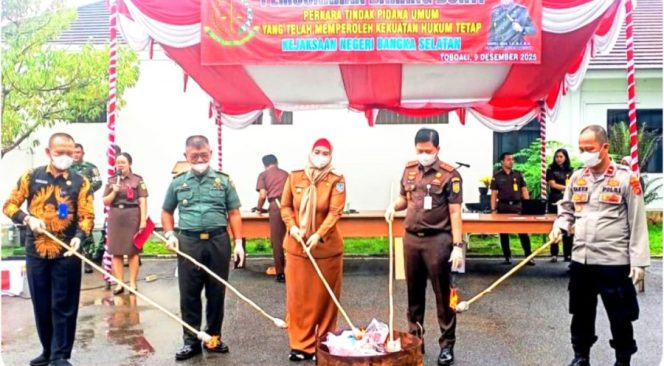
 Wabup Debby Apresiasi Penegakan Hukum yang Dilakukan Kejari Basel