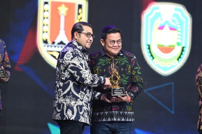 
 Pemkab Bangka Selatan Terima Penghargaan dari Kompas TV