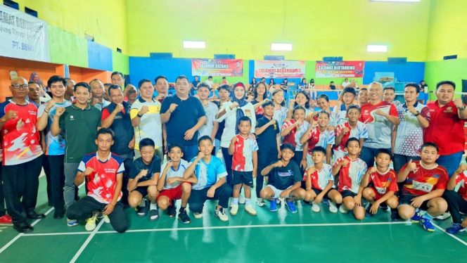 
 Kejuaraan Tarkam, Wabup Debby Resmi Buka Kejuaraan Bulutangkis Piala Bupati