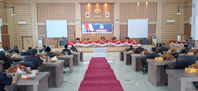 
 Wabup Debby Hadiri Rapat Paripurna Pengambilan Keputusan Dua Raperda