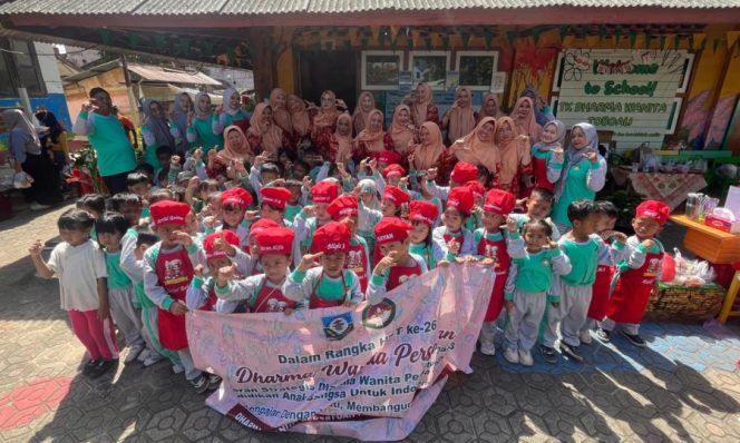 
 DWP Basel Gelar Kegiatan “Ibu Mengajar” di TK Dharma Wanita, Ajak Anak Belajar Interaktif