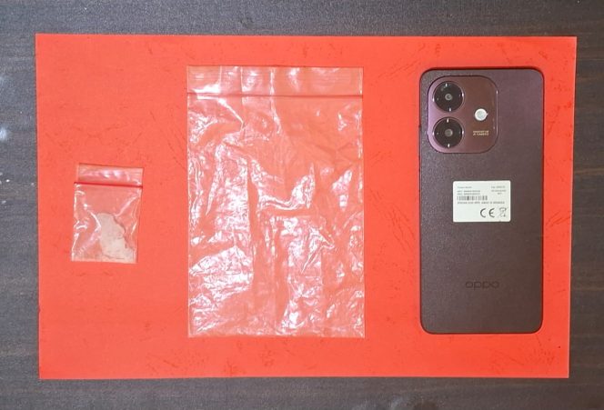 
 Barang bukti narkotika jenis Sabu yang berhasil diamankan Satresnarkoba Polres Bangka Selatan dari tersangka SPJ (51 tahun). (Foto: babeltimes.co/Ho-Humas Polres Bangka Selatan)