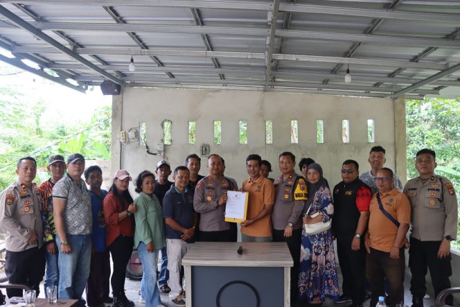 
 Polres Bangka Barat, Provinsi Kepulauan Bangka Belitung mempererat sinergitas dengan sejumlah awak media di daerah itu. (foto: babeltimes.co/Ho-Humas Polres Babar)