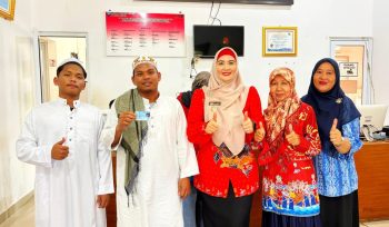 Wakil Bupati Bangka Selatan bersama masyarakat saat meninjau pelayanan di Dinas Kependudukan dan Catatan Sipil Pemain Bangka Selatan, Kamis 26 Maret 2026. (Foto: babeltimes.co/Ho-Diskominfo Basel)