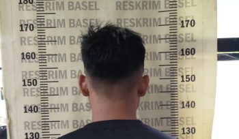 AK (26 tahun) diamankan Satreskrim Polres Bangka Selatan lantaran diduga melakukan tindak pidana kekerasan dalam rumah tangga (KDRT) terhadap istrinya. (Foto: babeltimes.co/Ho-Humas Polres Bangka Selatan)