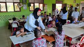 Wakil Bupati Bangka Selatan Debby Vita Dewi meninjau progam MBG di Kecamatan Tukak Sadai guna memastikan program tersebut berjalan optimal dan tetap sasaran, Rabu 1 April 2026. (Foto: babeltimes.co/Ho-Diskominfo Basel)