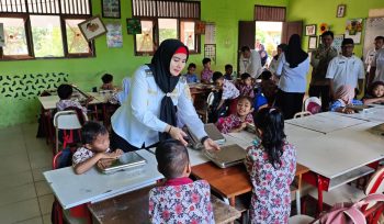 Wakil Bupati Bangka Selatan Debby Vita Dewi meninjau progam MBG di Kecamatan Tukak Sadai guna memastikan program tersebut berjalan optimal dan tetap sasaran, Rabu 1 April 2026. (Foto: babeltimes.co/Ho-Diskominfo Basel)