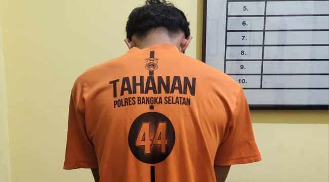 Seorang pemuda berinisial DA (21 tahun) warga Desa Sidoharjo Kecamatan Airgegas, Bangka Selatan diringkus Satresnarkoba Polres Bangka Selatan lantaran diduga menjadi pengedar narkoba, Jumat 17 April 2026. (Foto: babeltimes.co/Ho-Humas Polres Basel)