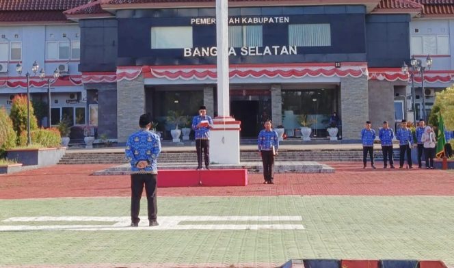 
 Pemkab Bangka Selatan gelar upacara peringatan Hari Otonomi Daerah Ke-XXX tahun 2026 di halaman kantor Bupati Bangka Selatan, Senin 27 April 2026. (Foto: babeltimes.co/Ho-Diskominfo Basel)