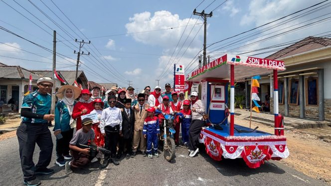 
 Semarak HUT ke-81 RI di Airgegas, Wabup Debby Ajak Warga Jaga Persatuan