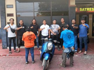 Dua orang terduga pelaku curanmor di Pasar Terminal Toboali berhasil diringkus Tim Unit Reaksi Cepat (URC) Macan Selatan Satreskrim Polres Bangka Selatan. (Foto: babeltimes.co/Ho-Humas Polres Basel)