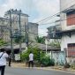 Kepala Dinas Komunikasi dan Informatika Bangka Selatan Yuri Siswanto melakukan pemantauan kabel provider yang mengganggu pengguna jalan, Rabu 9 September 2026. (Foto: babeltimes.co/Ho-Diskominfo Basel)