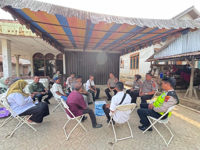 
 Polres Bangka Selatan menggelar ngopi bareng bersama warga di Warung Cik Ria Jalan Gadung Kecamatan Toboali, Rabu 21 Oktober 2026. (Foto: Babeltimes.co/Ho-Humas Polres Basel)