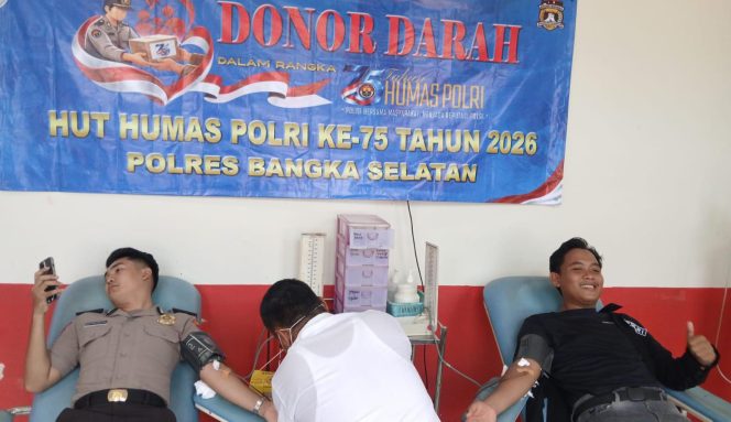 
 Personel Polres Bangka Selatan ikut donor darah dalam rangka menyambut HUT ke-75 Humas Polri, Rabu 21 Oktober 2026. (Foto: babeltimes.co/Ho-Humas Polres Basel)